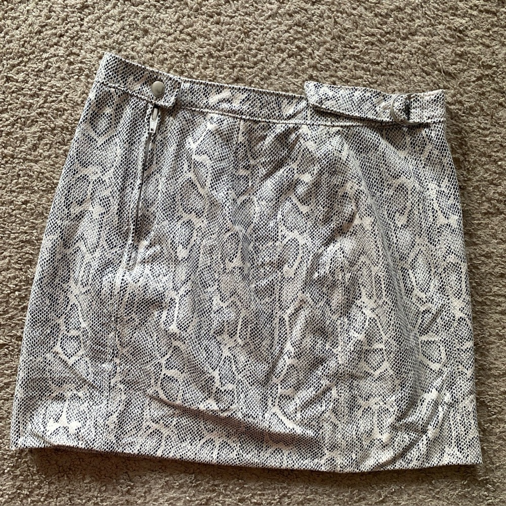 Free People Mini Skirt Modern Femme Snakeskin Print Womens‎ Size 4 Stretch